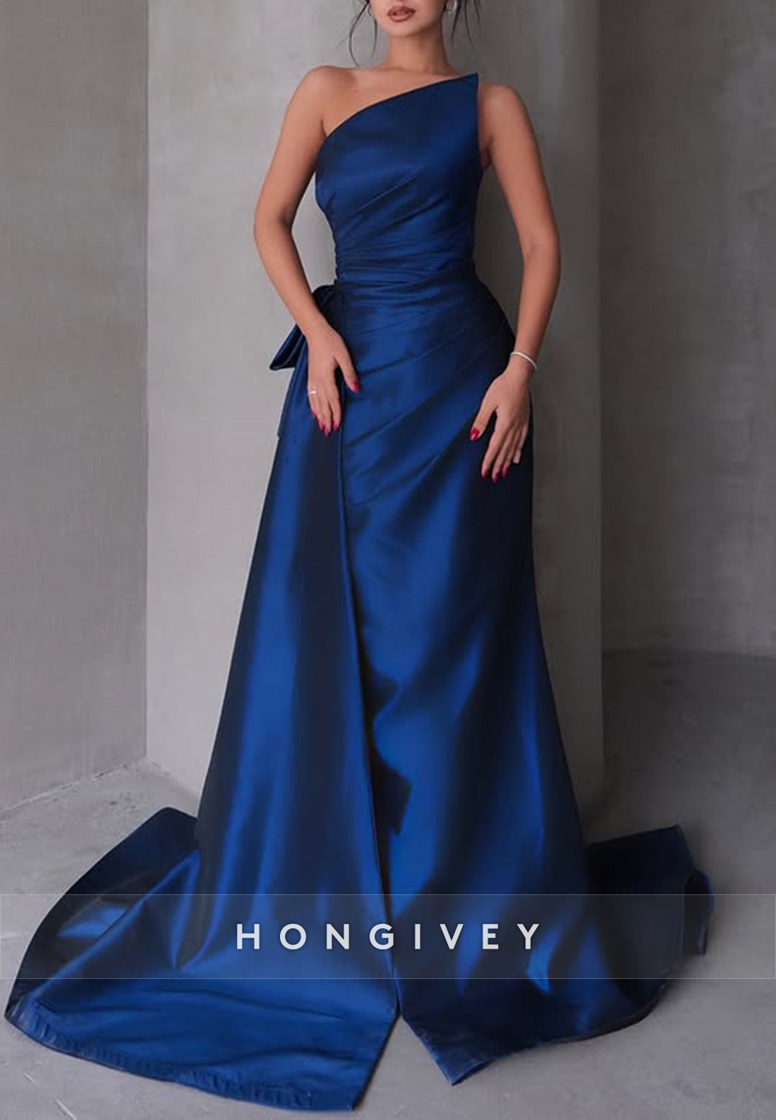 Evening Gown A-line Chapel Train Satin Sleeveless Pleated Formal Dresses